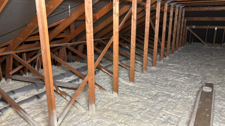 Ocieplanie budynków – dlaczego warto postawić na pianę PUR?